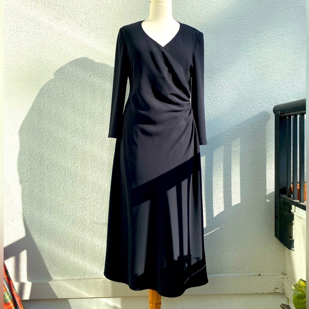 90’s Jones New York Classic polyester long sleeves v-neck black Dress size 12